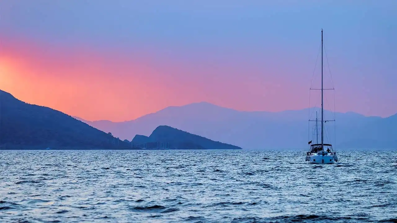 pelabuhan lombok dan sunset yang indah