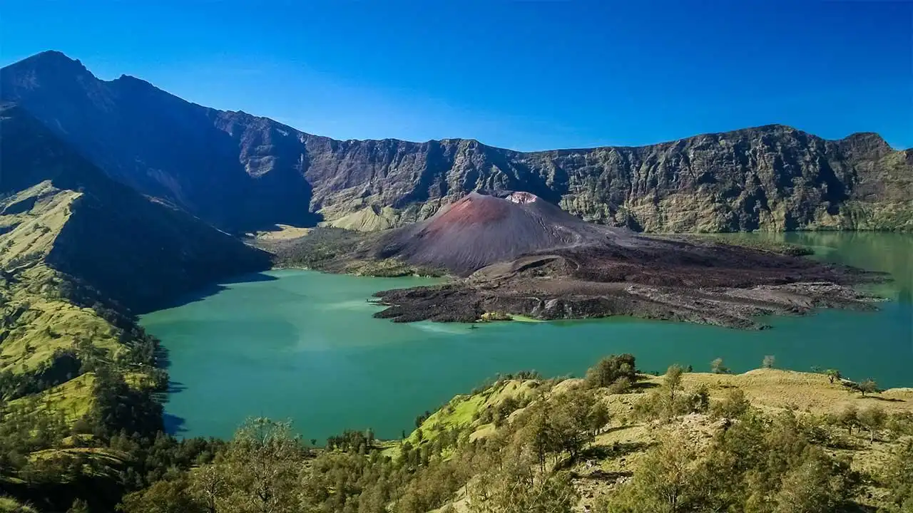 trekking gunung rinjani lombok jalur Torean dan senaru pelawangan sembalun