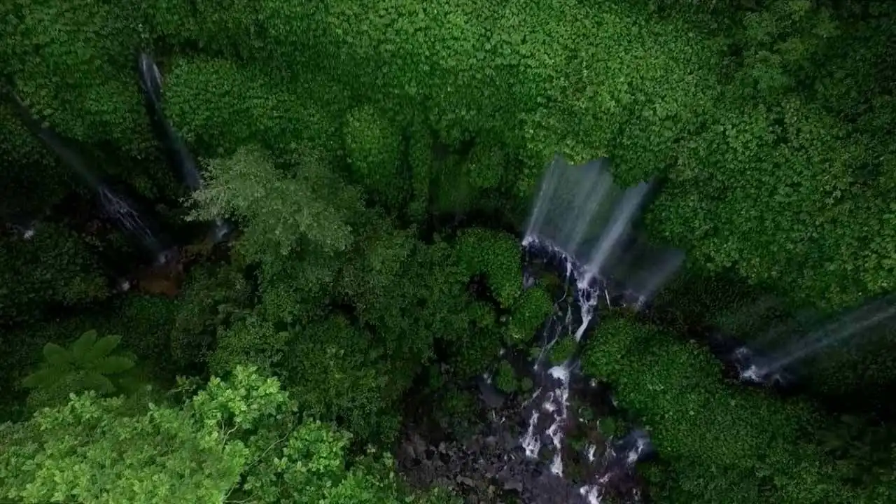 air terjun benang kelambu lombok tengah