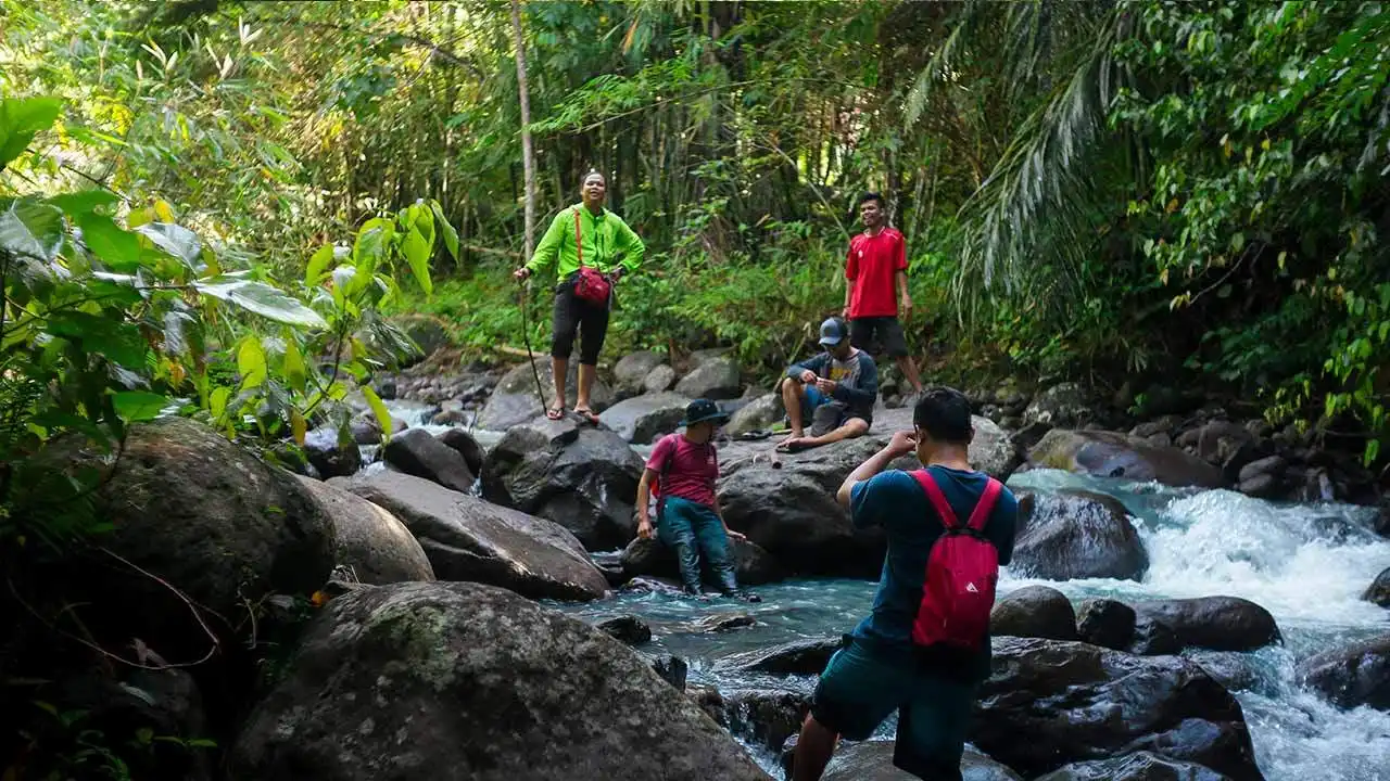 istirahat dan ngopi di kali