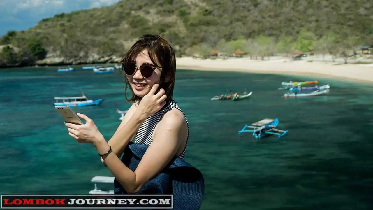 Pink Beach Lombok Island ( Tangsi Beach ) East Nusa Tenggara Indonesia 6 cewek chindo cantik di pink beach