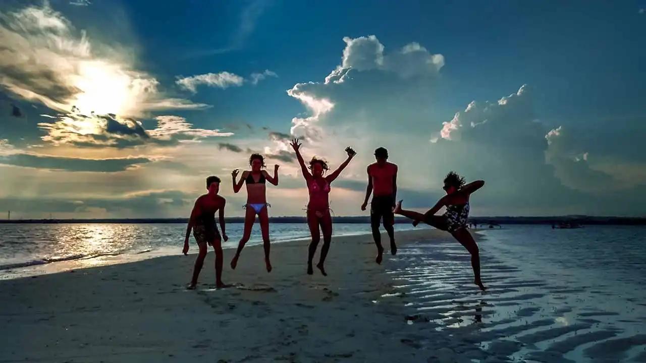 Pink Beach Lombok Island ( Tangsi Beach ) East Nusa Tenggara Indonesia 25 cewek seksi pakai bikini di pulau pasir lombok timur