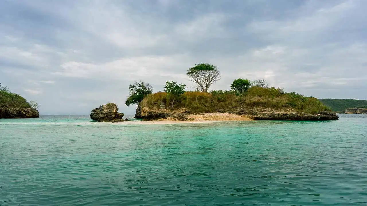Pink Beach Lombok Island ( Tangsi Beach ) East Nusa Tenggara Indonesia 11 gili petelu lombok timur
