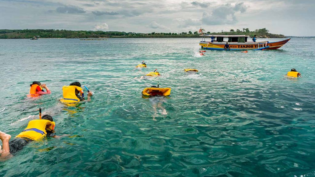 Pink Beach Lombok Island ( Tangsi Beach ) East Nusa Tenggara Indonesia 10 snorkeling di pantai pink