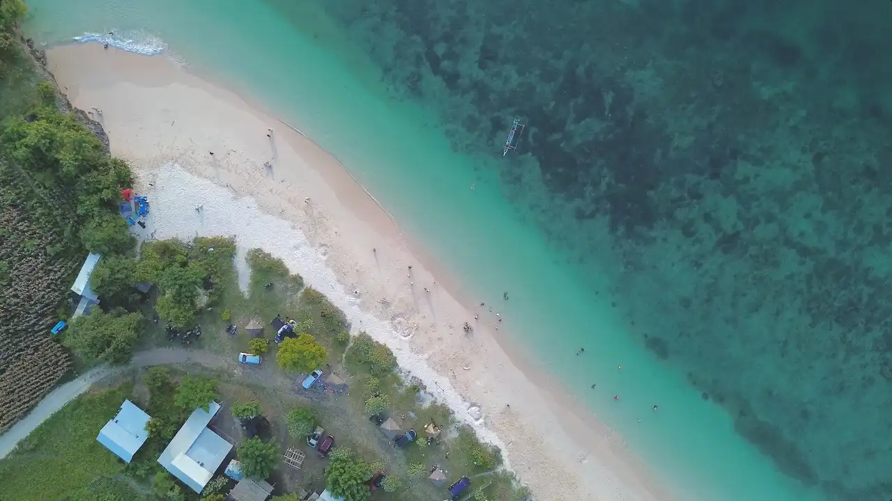 Segui Beach In East Lombok A.K.A Pink Beach 2 4 foto pantai segui lombok menggunakan drone