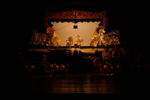learn to speak bahasa indonesia and sasak puppets