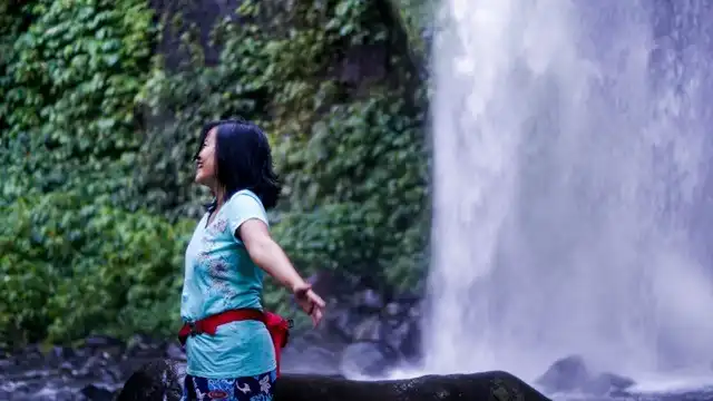 meditasi dan healing di air terjun sendang gile
