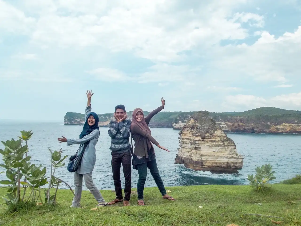 Mount Tunak Nature Recreation Park - Magical Gift For Mandalika 9 nurul fatimah dan Mei lina wulandari di bukit tunak