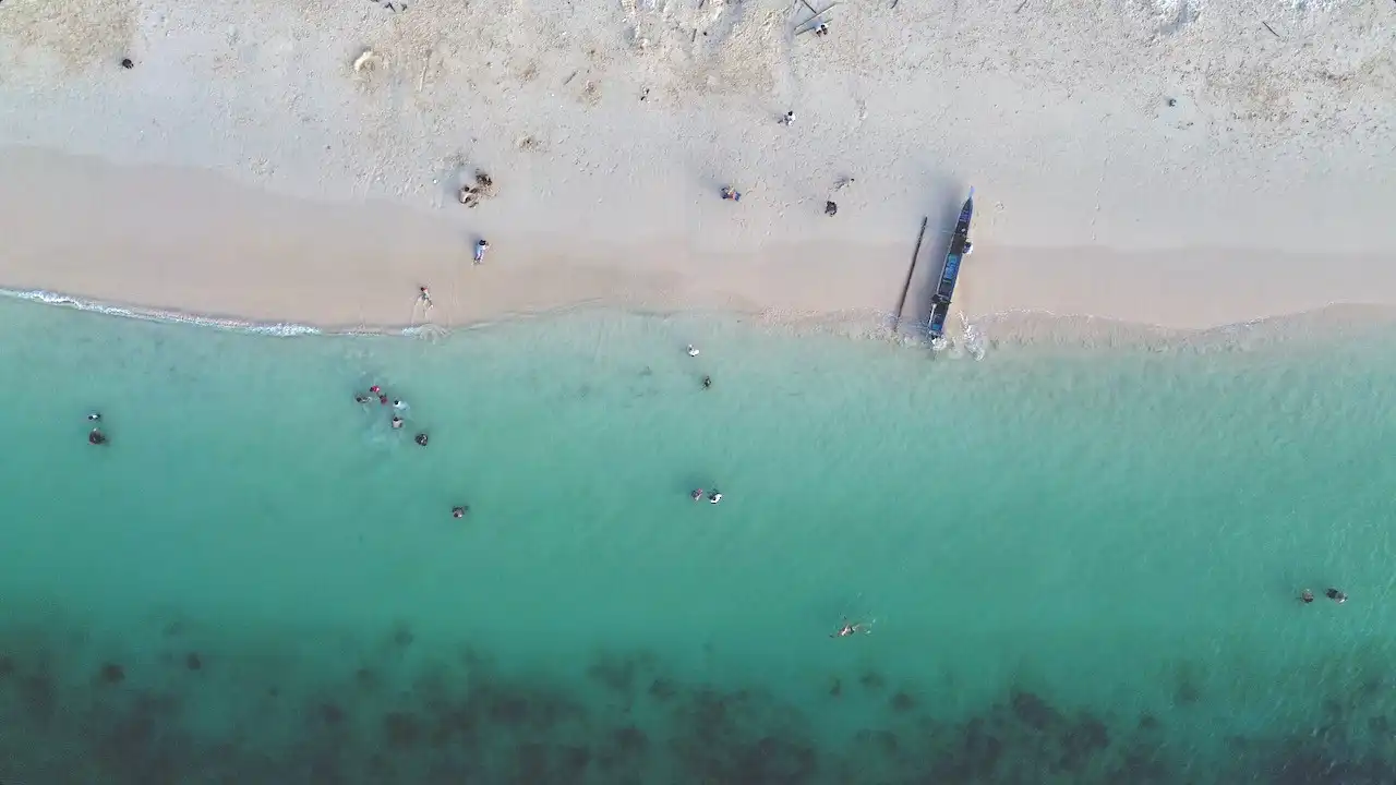 Segui Beach In East Lombok A.K.A Pink Beach 2 13 pantai terbaik untuk healing di lombok timur