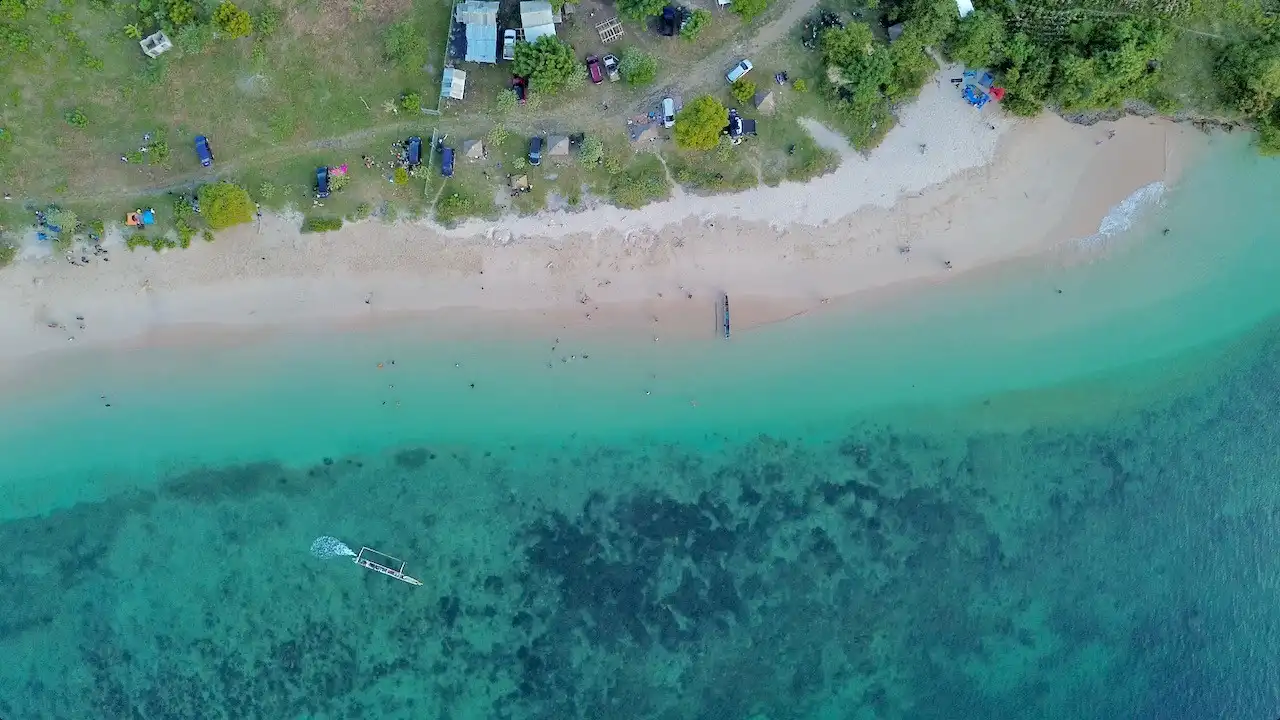 Segui Beach In East Lombok A.K.A Pink Beach 2 10 pantai yang bagus untuk mandi di lombok