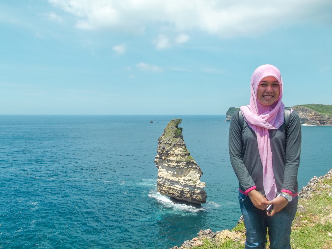 Taman Wisata Alam (TWA) Gunung Tunak Pusat Penangkaran Rusa Timor, Kupu-kupu, dan Burung Langka 3 prelia dwi amanah dengan background gili karang bukit tunak