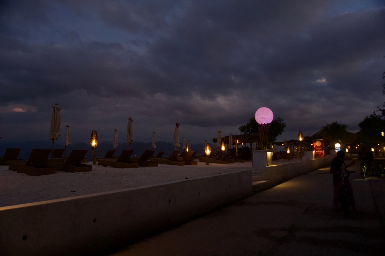 Traveling Guide to Gili Islands Indonesia ( Trawangan ) in 2025 19 dunia malam di gili trawangan