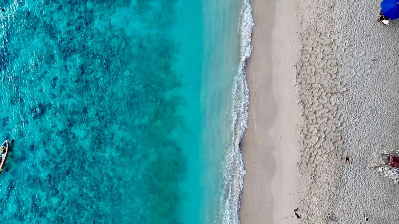 pasir putih di pantai gili trawangan