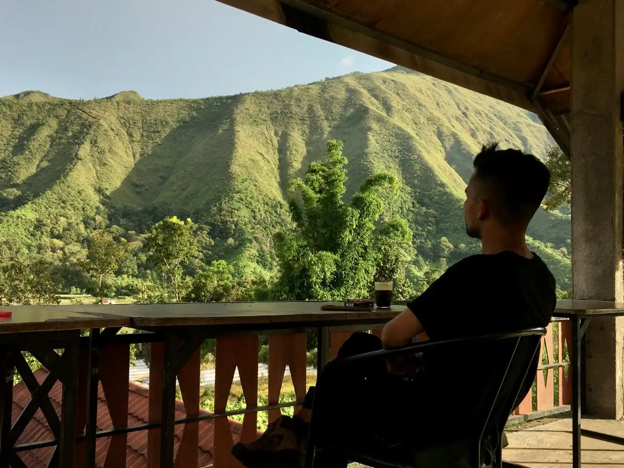 Review of Mandiri Homestay Sembalun with a View of Mount Rinjani and Pergasingan Hill 2 view bukit pergasingan dari atas rooftop mandiri homestay sembalun