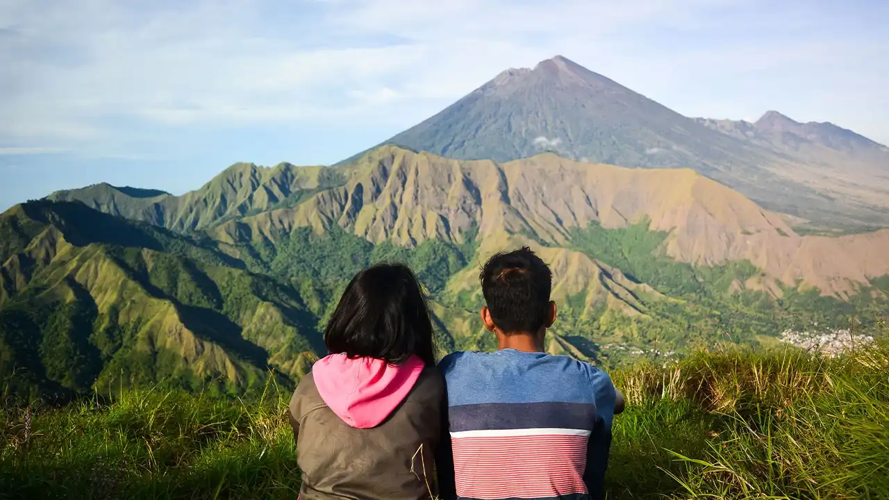 Bukit Nanggi Hill Sembalun, Lombok – The Overlooked Mountain Gem 2 paket wisata lombok murah dan paket trekking gunung rinjani