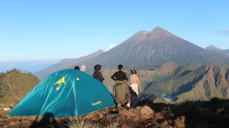 Gunung Sempana dengan view gunung rinjani