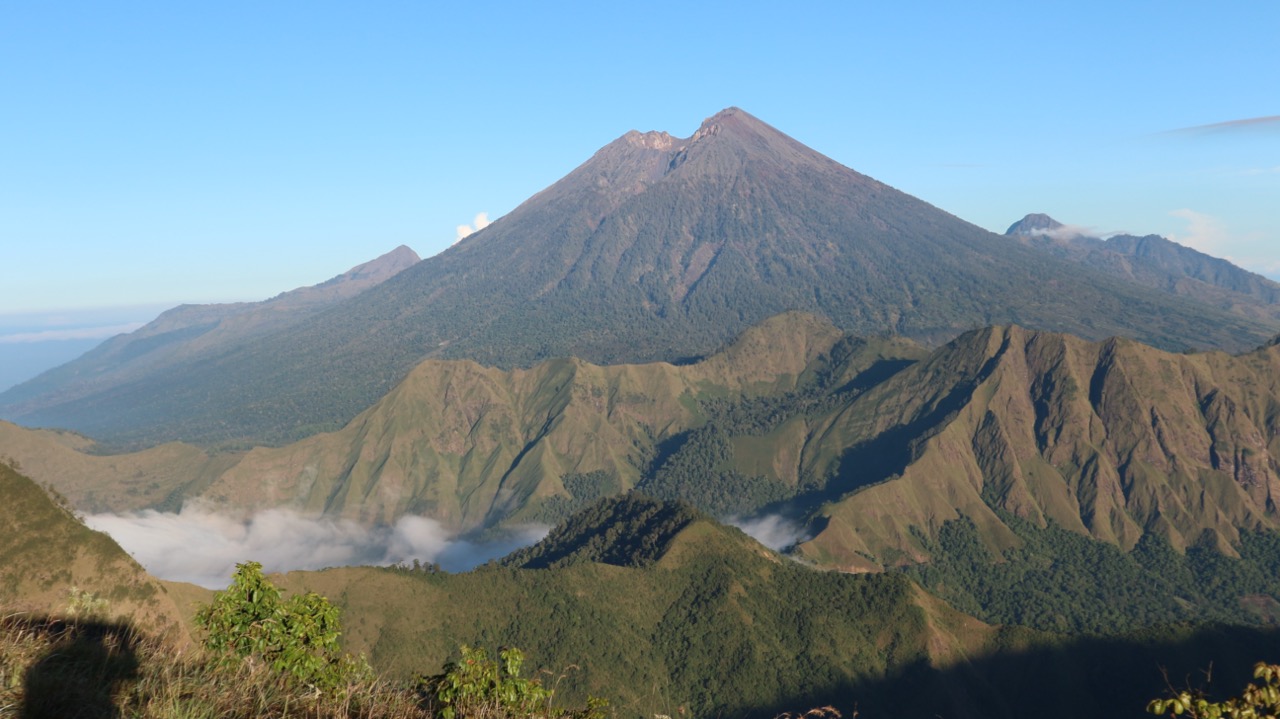 Bukit Sempana 2329 MDPL - Pesona Tembok Cina & Letter Z 2 View Gunung Rinjani Dari Puncak Sempana