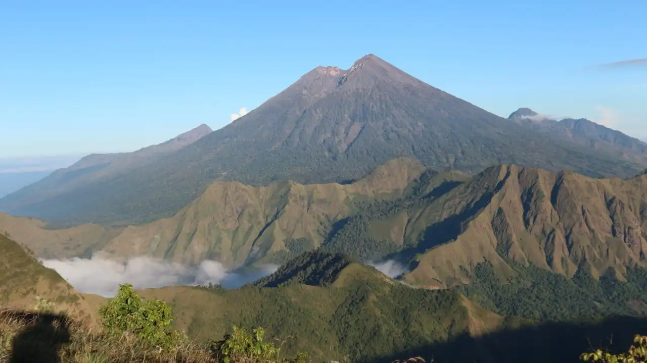 View Gunung Rinjani Dari Puncak Sempana