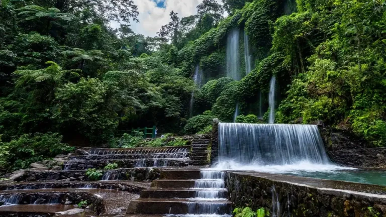 air terjun benang kelambu waterfall lombok foto