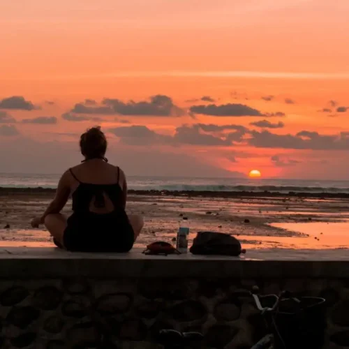sunset gili trawangan dan siluet gunung agung